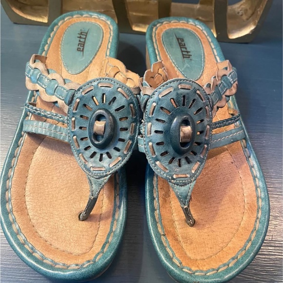 Earth Shoes - Earth Wander Leather Teal Thong Sandals Women’s 8B Cushioned Slight Wedge